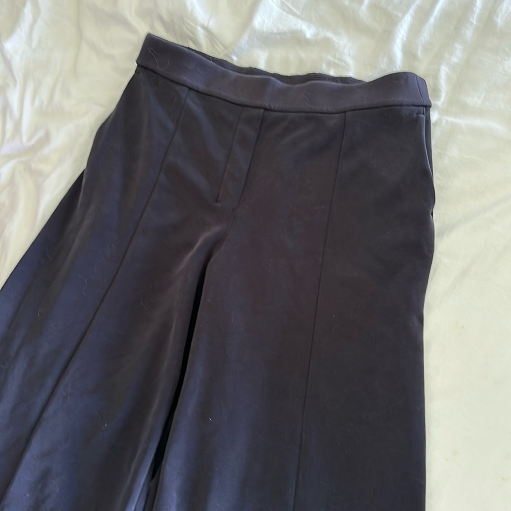 Black, cropped Lululemon capris